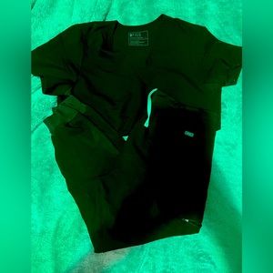 black figs set. large top, large regular jogger bottom.